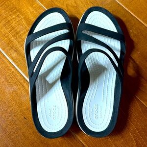 New! Crocs ladies navy blue sandals.